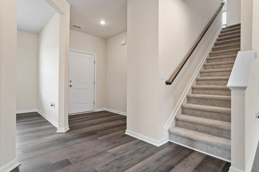 Building Photo - 3425 Honey Ivy Ln