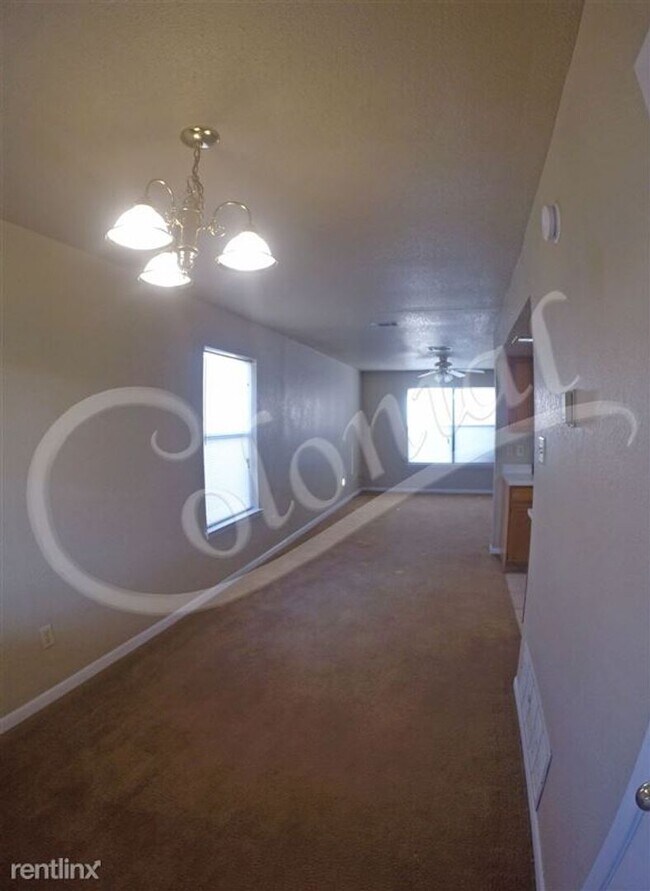 Building Photo - 1201 Monroe Loop