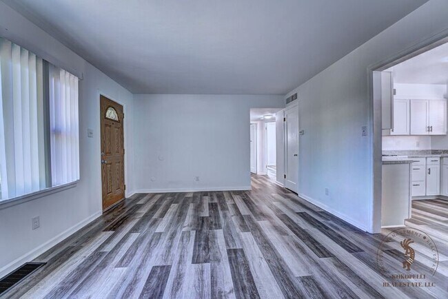 Building Photo - 1355 Mesa Ave