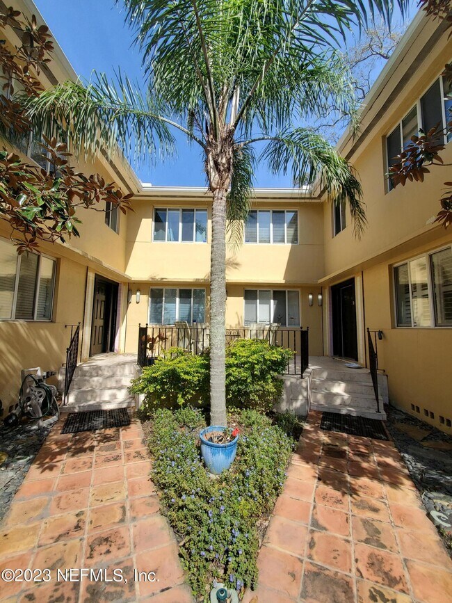 Building Photo - 2159 Riverside Ave