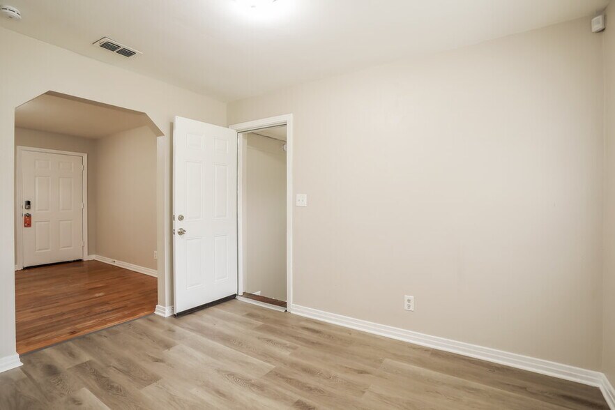 Building Photo - 5441 Cardan Rd