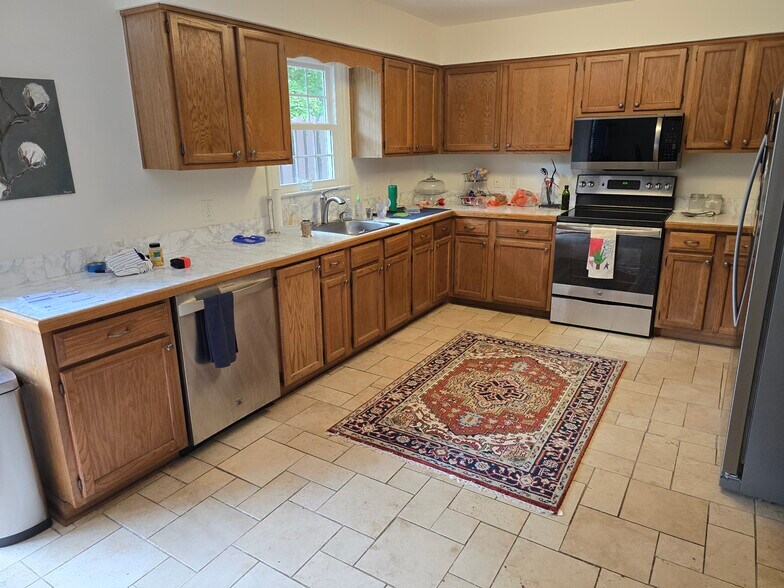 Open Kitchen - 1400 Kinnard Dr