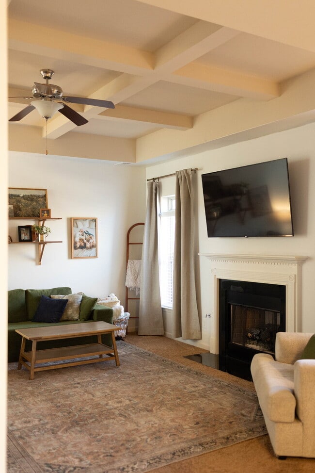 Building Photo - 523 Twin Vw Ct