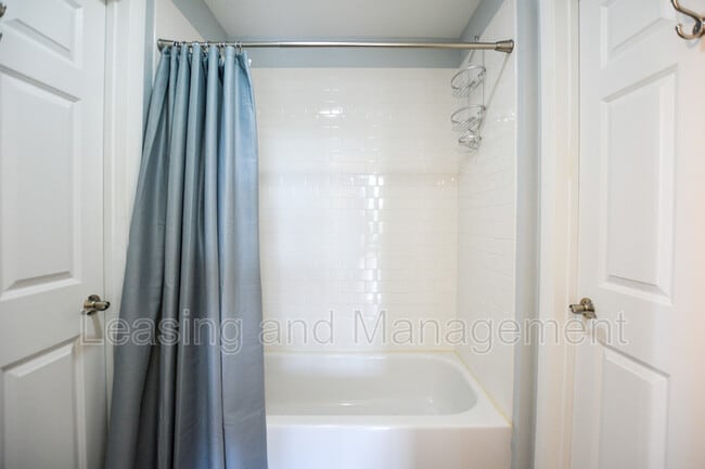 Building Photo - 1 Cool Blow St