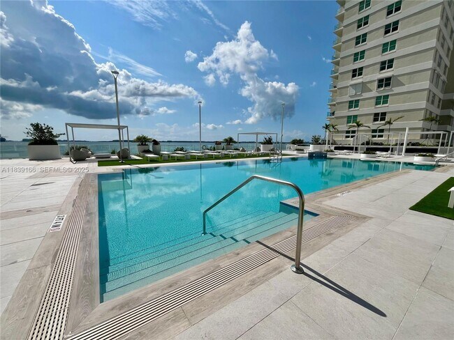 Building Photo - 770 Claughton Island Dr