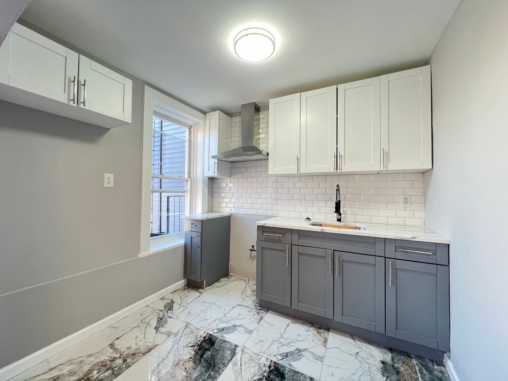 Unit 2 - 86 Irving St
