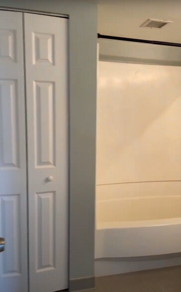 Building Photo - 12 Everett St