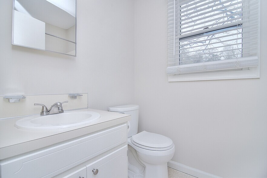 Building Photo - 345 Sunny Hill Dr