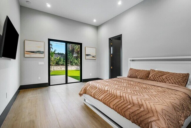 Building Photo - 13480 U.S. Rte 1