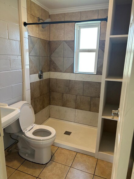 Building Photo - 2451 Gervais St