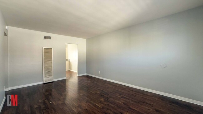 Interior Photo - 4110-4124.5 32nd Street