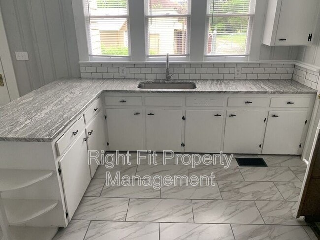 Building Photo - 2012 6th Ave