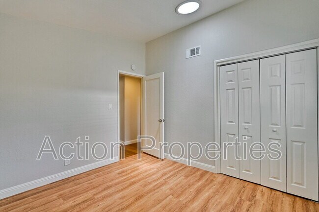 Building Photo - 1125 Burgoyne St