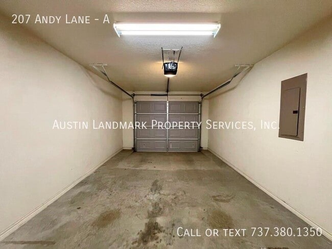 Building Photo - 207 Andy Ln