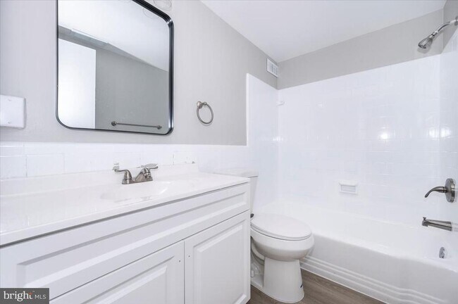 Building Photo - 4410 Oglethorpe St