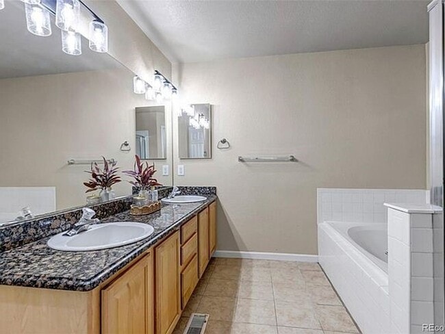 Building Photo - Well Maintained and Clean Home for Rent- Cherry Creek School District- 80015