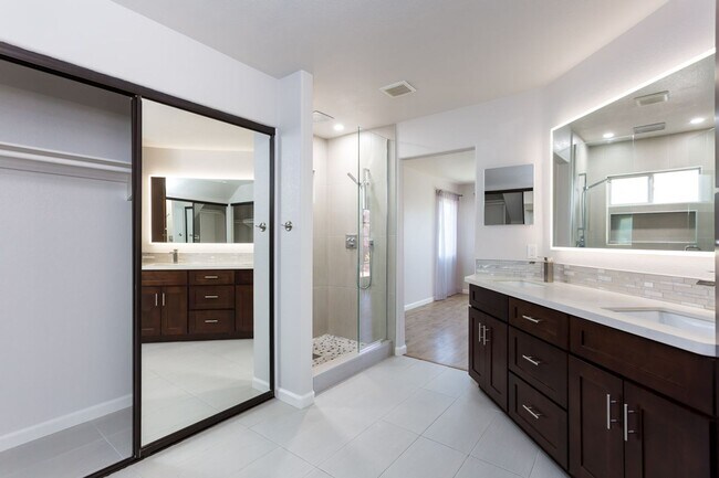 Building Photo - Modern Home in West Village of Singing Hills