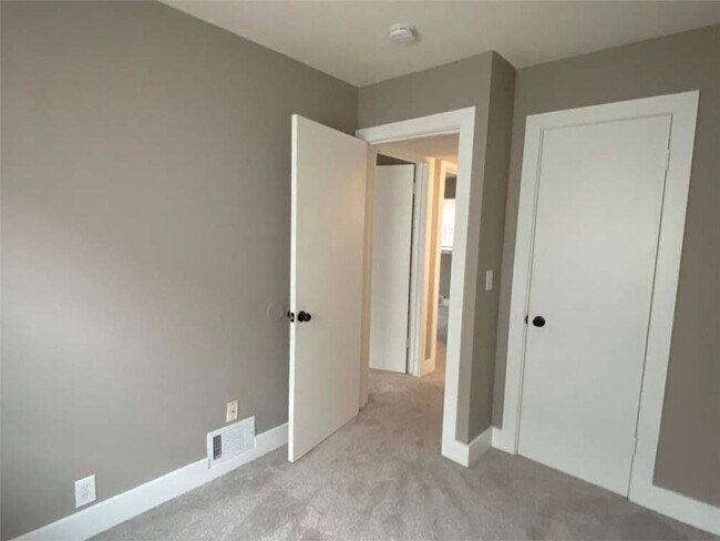 Building Photo - Omaha Ranch Home For Rent