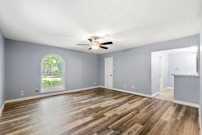 Building Photo - 1103 Manatee Ln