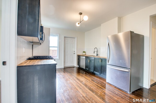 Building Photo - 49 Kibbe St