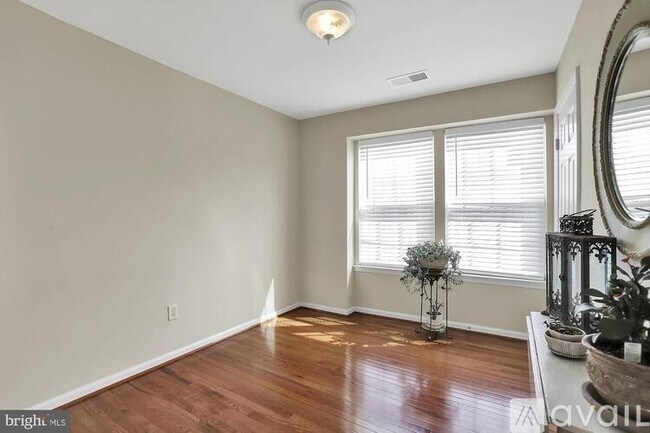 Building Photo - 822 Blossom Dr