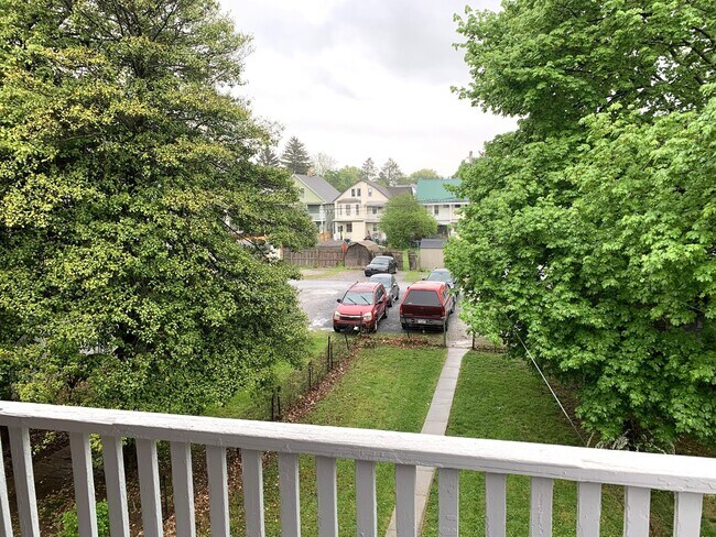 Building Photo - 2-story duplex | 4 bedrooms and 2 full bathrooms