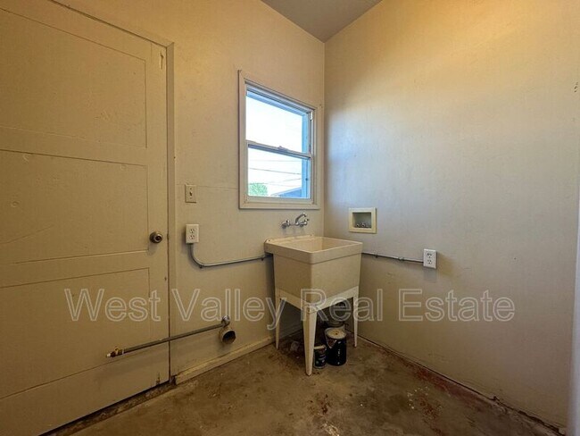 Building Photo - 116 Franklin Ave