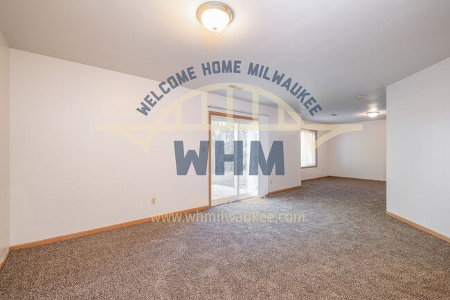 Building Photo - 18910 Hi View Dr