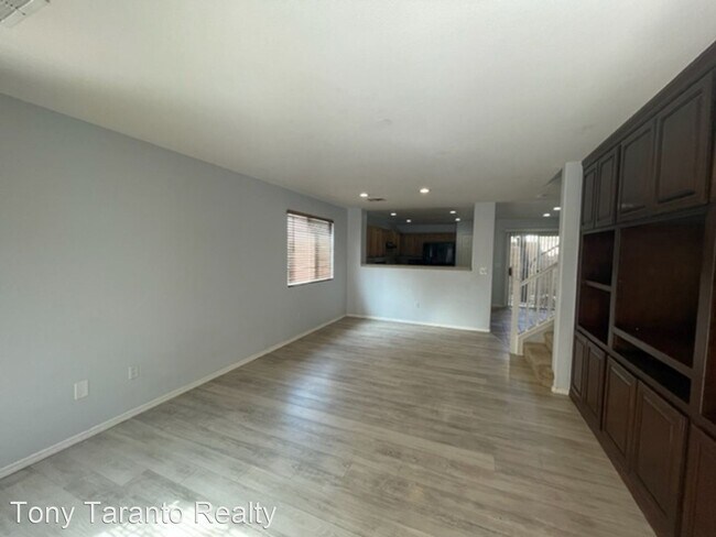 Building Photo - 5 br, 3.5 bath House - 5869 Baroque Gold C...