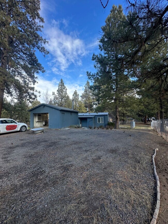 Building Photo - Completely Remodeled Home on 1 Acre in DRW