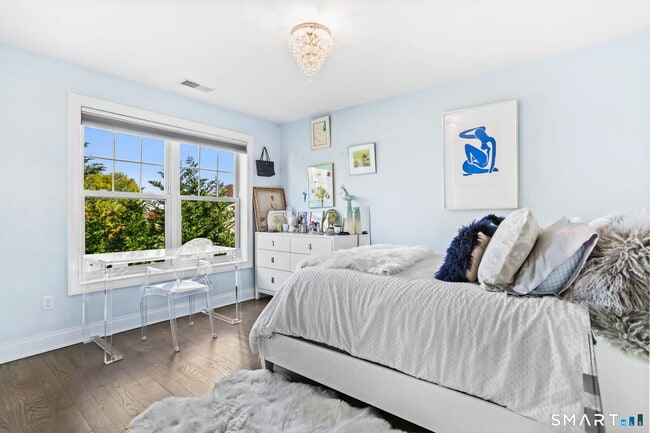 Building Photo - 228 Eastlawn St