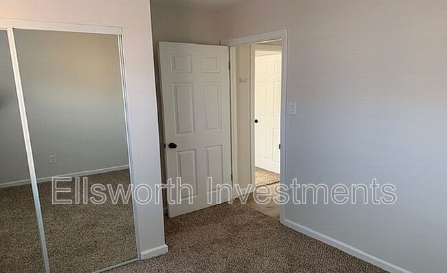 Building Photo - 3327 La Junta Ave