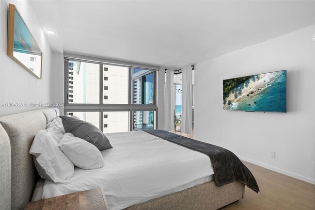Building Photo - 2655 Collins Ave