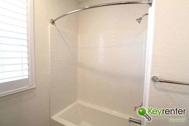 Building Photo - 1061 Chapelhill Ln