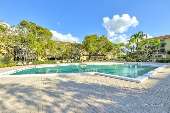 Building Photo - 1351 SW 125th Ave