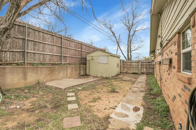 Building Photo - 321 Bowles Ct