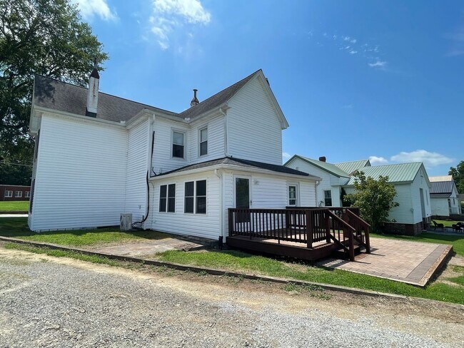 Building Photo - Lawrenceville Home with Lots of Charm and Space