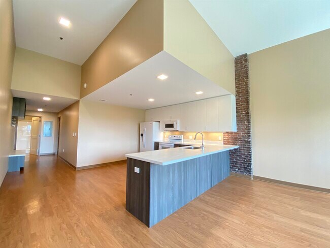 Building Photo - 83 Hanover St