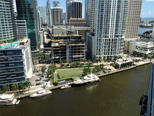 Building Photo - 475 Brickell Ave