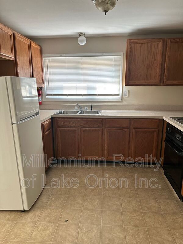 Building Photo - 709 W Dryden Rd