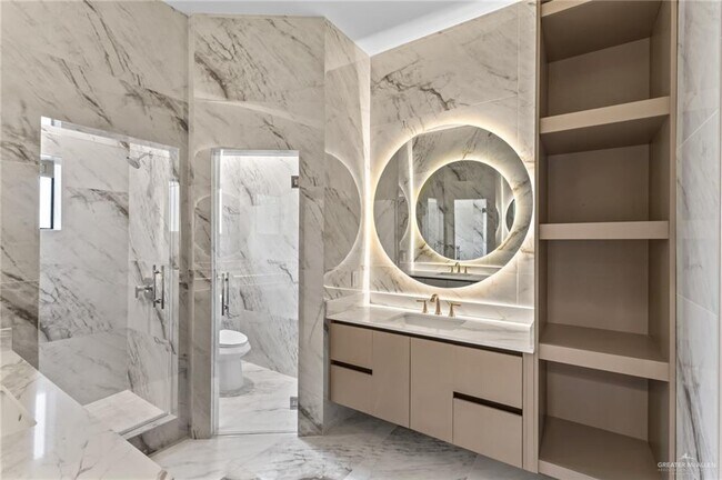 Building Photo - 24 S 5th St