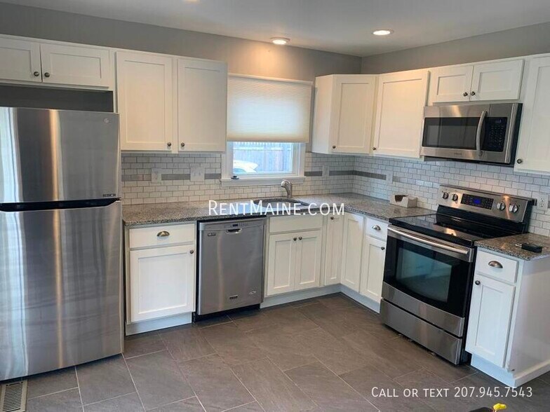 Building Photo - 173 Parkway N