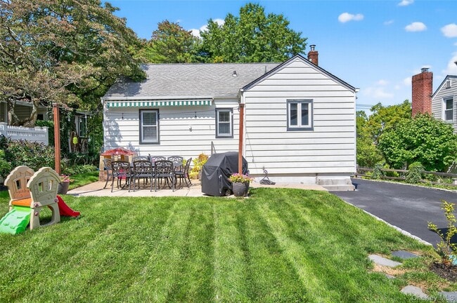 Building Photo - 13 Prospect St