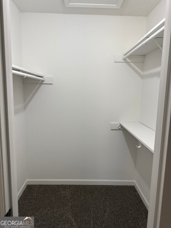 Building Photo - 731 Moon Bridge Rd