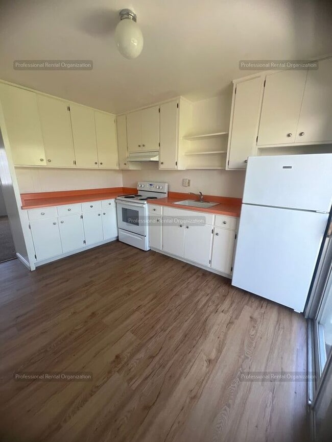 Building Photo - Location, Charm and comfort