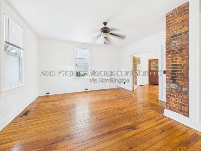 Building Photo - 523 Marquis St