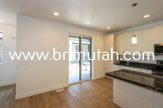 Building Photo - 9204 S. Holiday Bowl Court