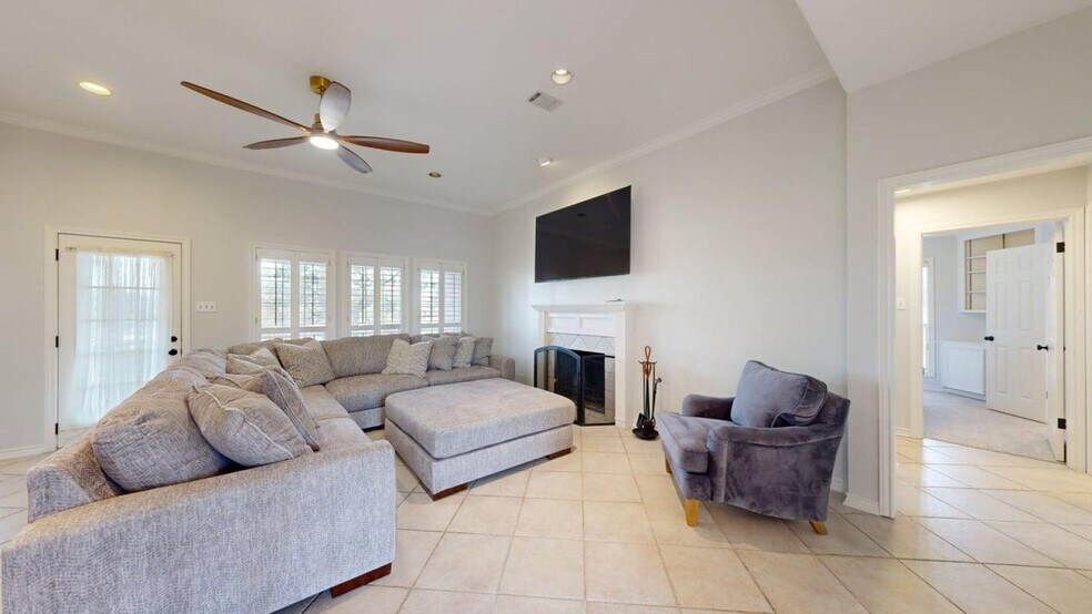 Building Photo - 1803 Fernhaven Cir