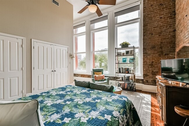 Building Photo - 525 22nd St