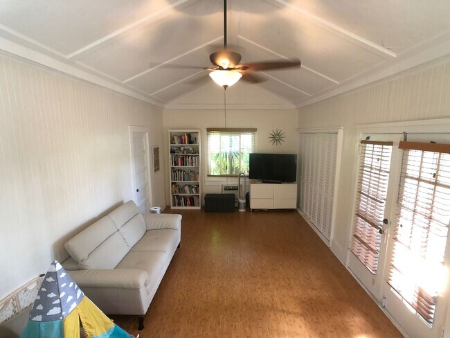 Building Photo - 4648 Kahala Ave